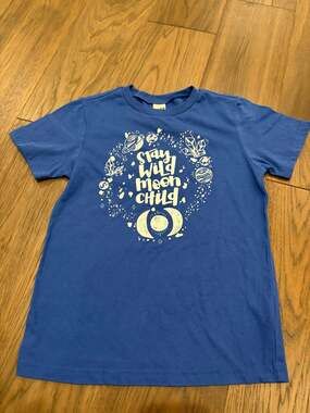Kavio Stay Wild Moon Child Graphic T-Shirt Blue Small 6-8
